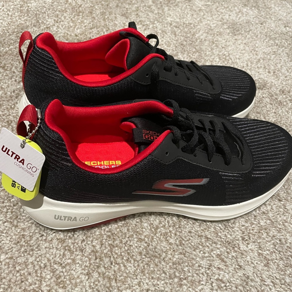 Sketchers men’s athletic sneakers. NWT